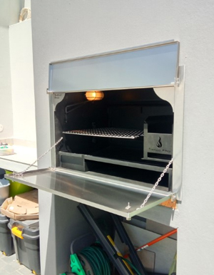 Brick braai - After installation of a De Luxe Mildsteel insert with SS facade